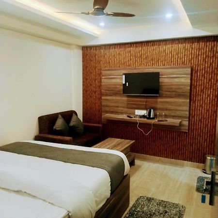 Hotel Abhinandan Ayodhya エクステリア 写真