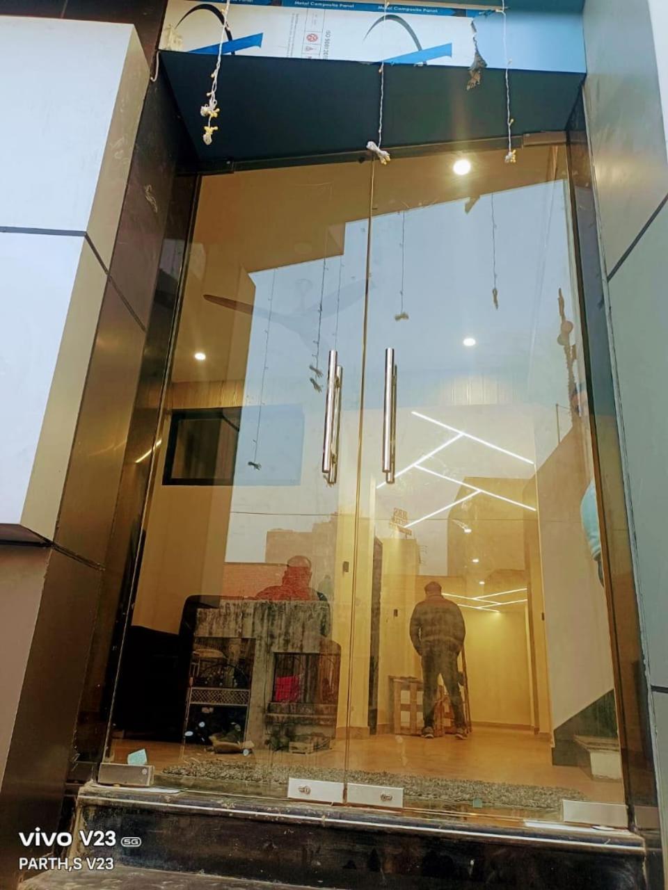 Hotel Abhinandan Ayodhya エクステリア 写真