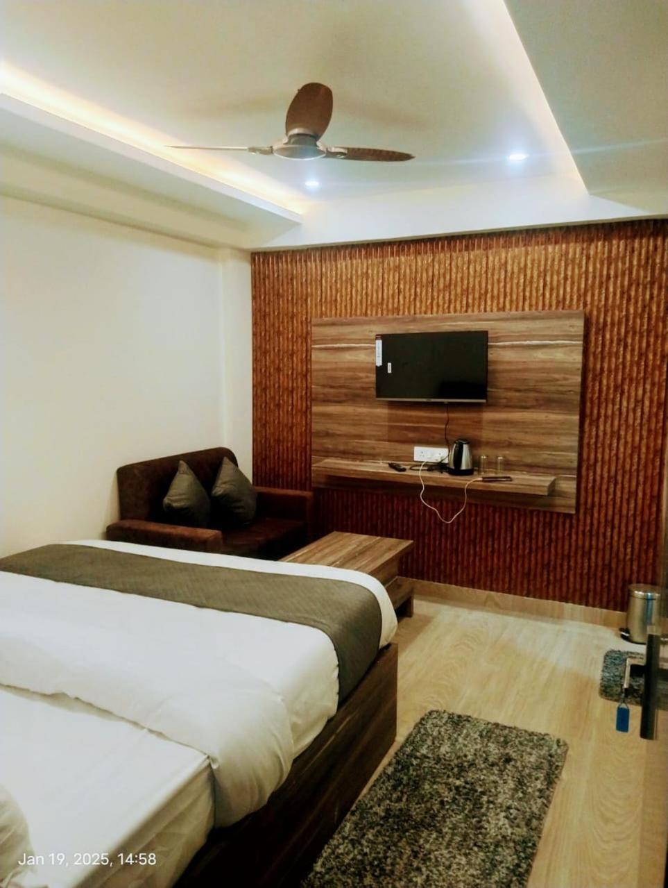 Hotel Abhinandan Ayodhya エクステリア 写真