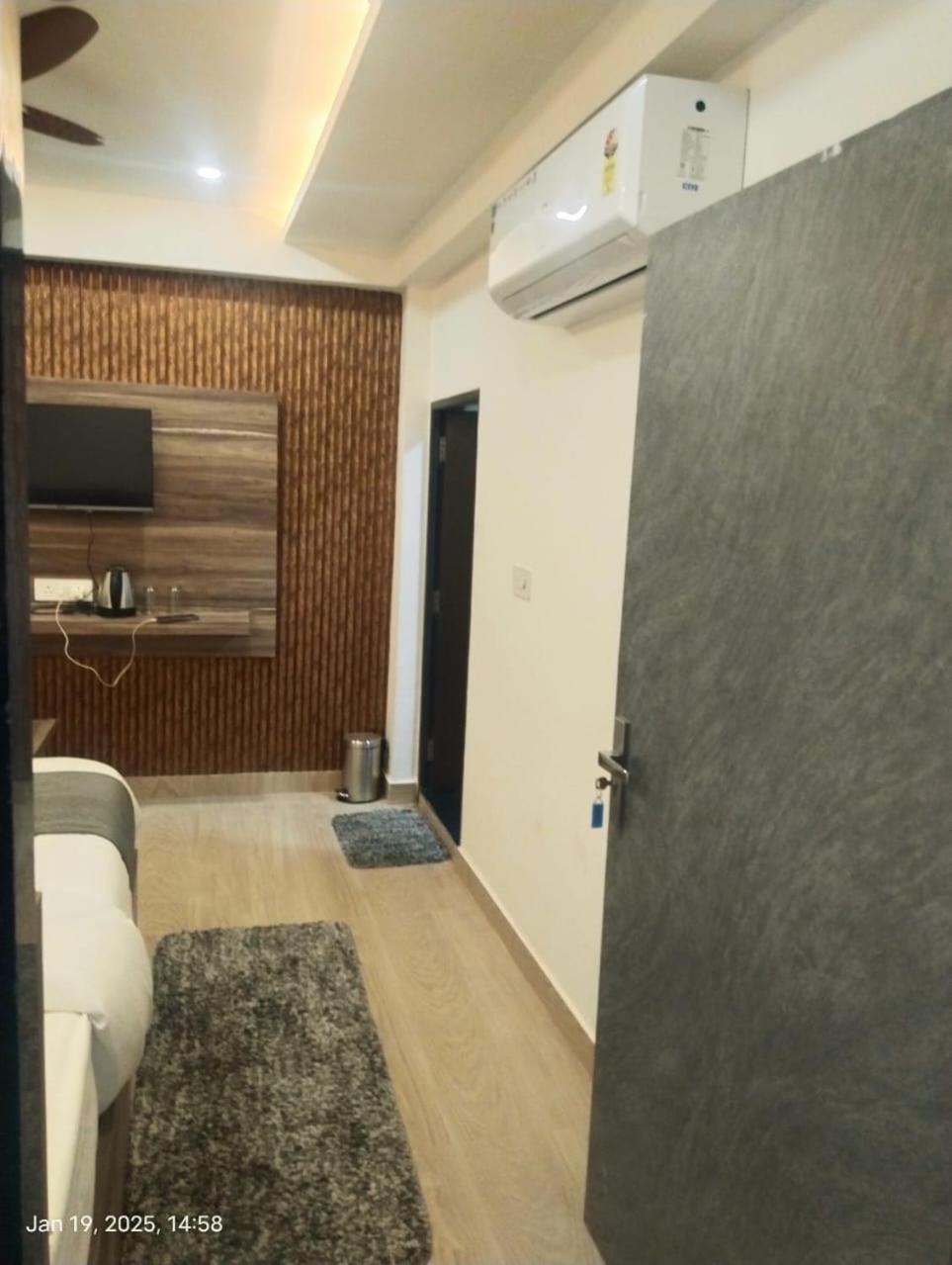 Hotel Abhinandan Ayodhya エクステリア 写真